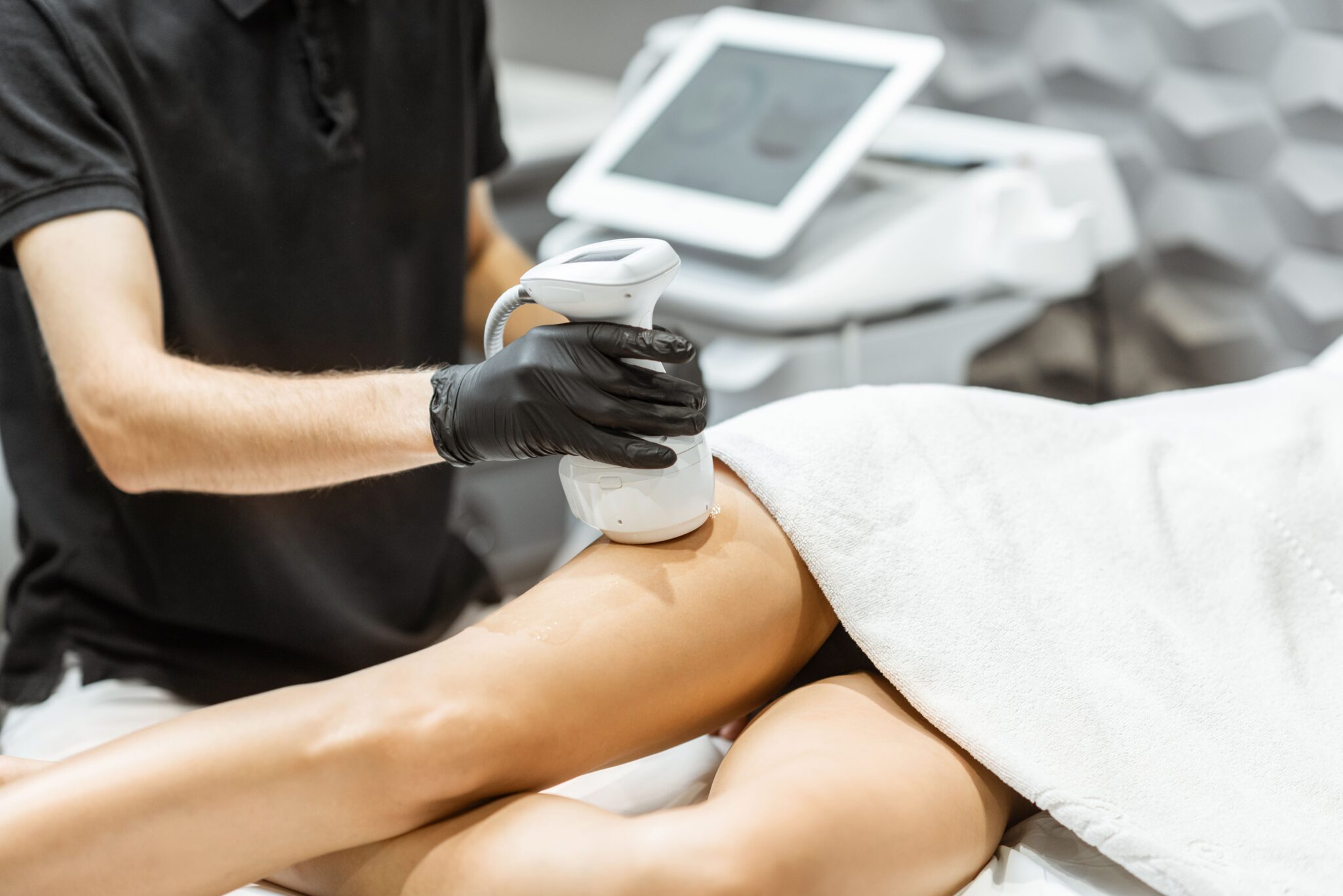Image ultrasound liposuction procedure for a male client 2023 11 27 05 28 02 utc